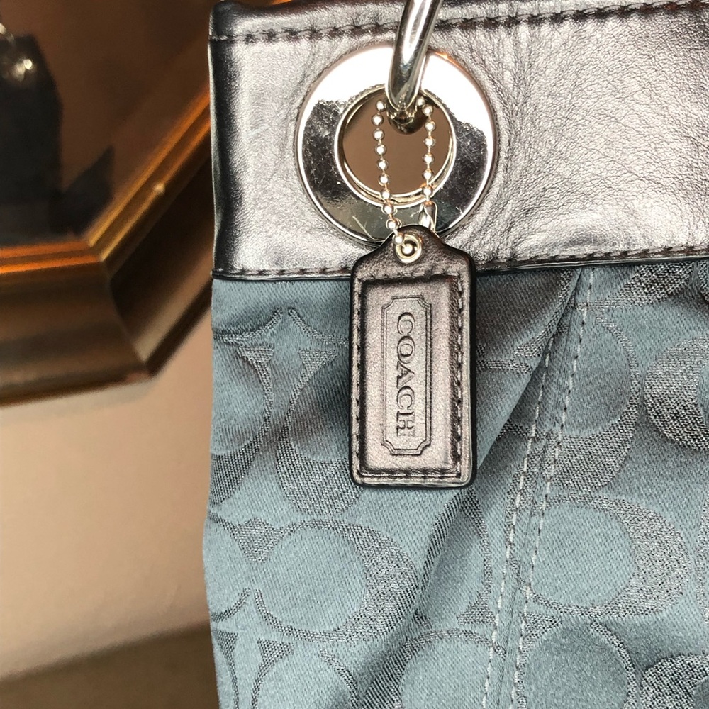 Coach shoulder bag. - Picture 2 of 5